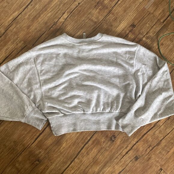 J.O. & Co. Ultra Soft Gray Crop Oversized Pullover - Picture 2 of 4